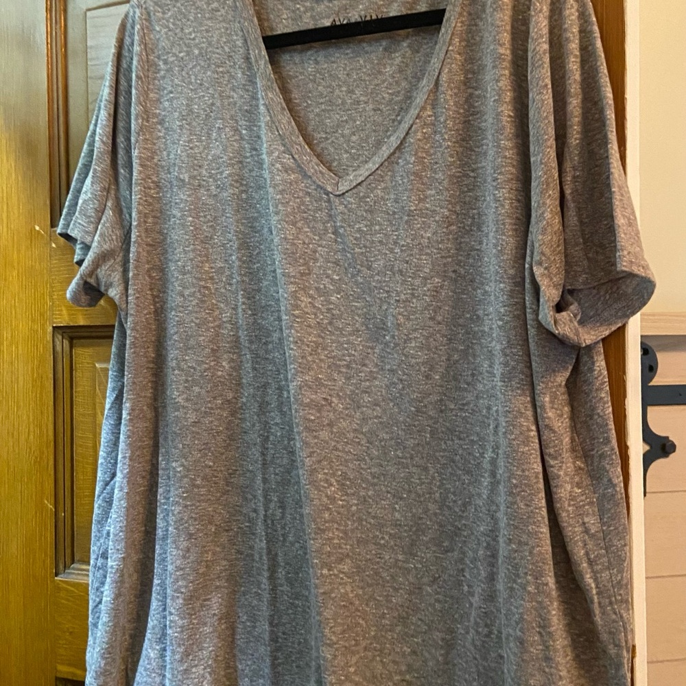Ava Viv tee
